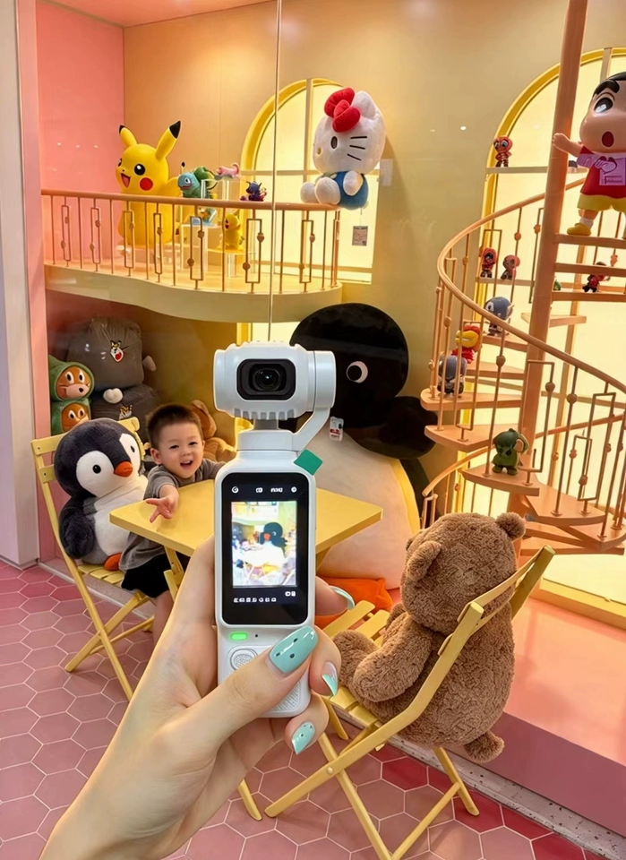 4K 고화질 액션캠 브이로그 카메라 180도 회전 렌즈 손떨림 보정 휴대용 캠코더 + 64G 메모리 확장 가능 photo review